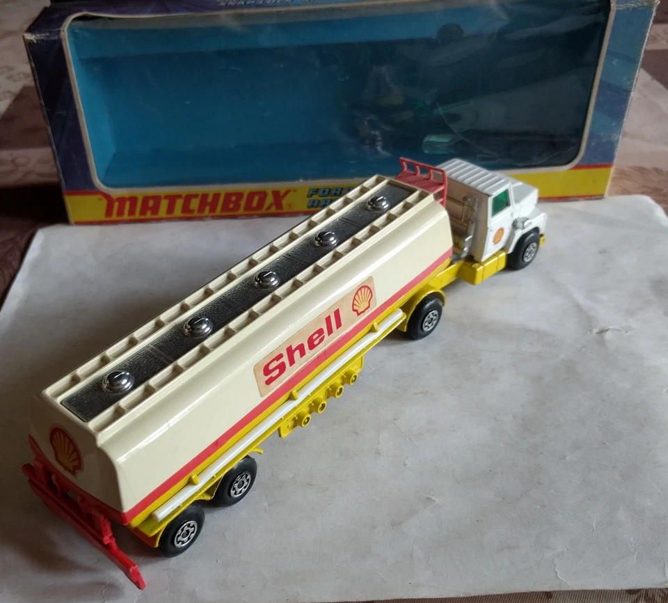 Matchbox Superkings K-16 Ford LT-5 Articulated Tanker - Photo 3/4