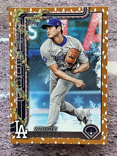 Shohei Ohtani 2025 Topps Holiday Gold Holiday Lights #H1 Los Angeles Dodgers