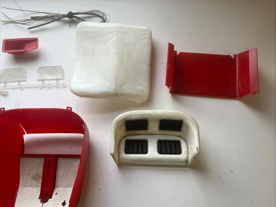 Vintage Lindberg Red Devil Bobtail T Bucket Model Kit Hot Rod 1/8 Scale As Is - Image 2 of 4