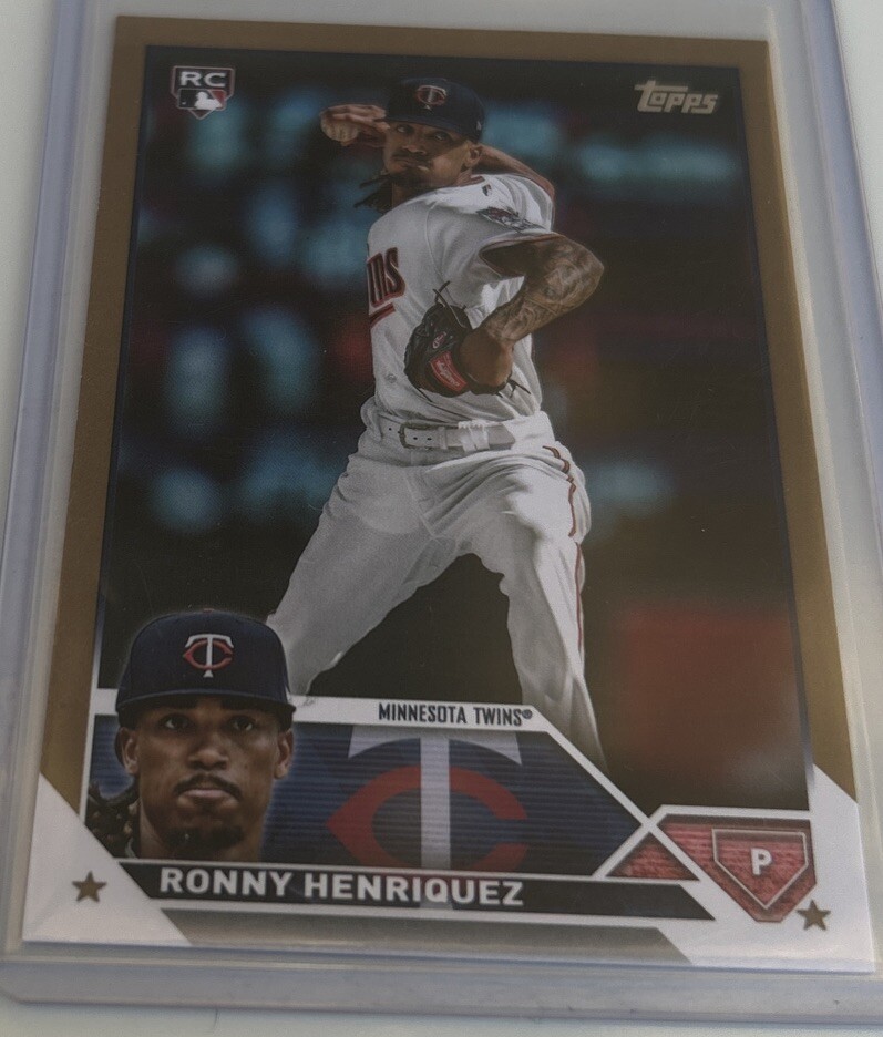 2023 Topps Series 2 - Gold #372 Ronny Henriquez /2023 Rookie Card Parallel