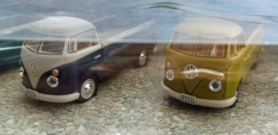 VW Volkswagen Bus 1/72 Set of 6 Cararama (2002) Hongwell Toys - Image 3 of 4