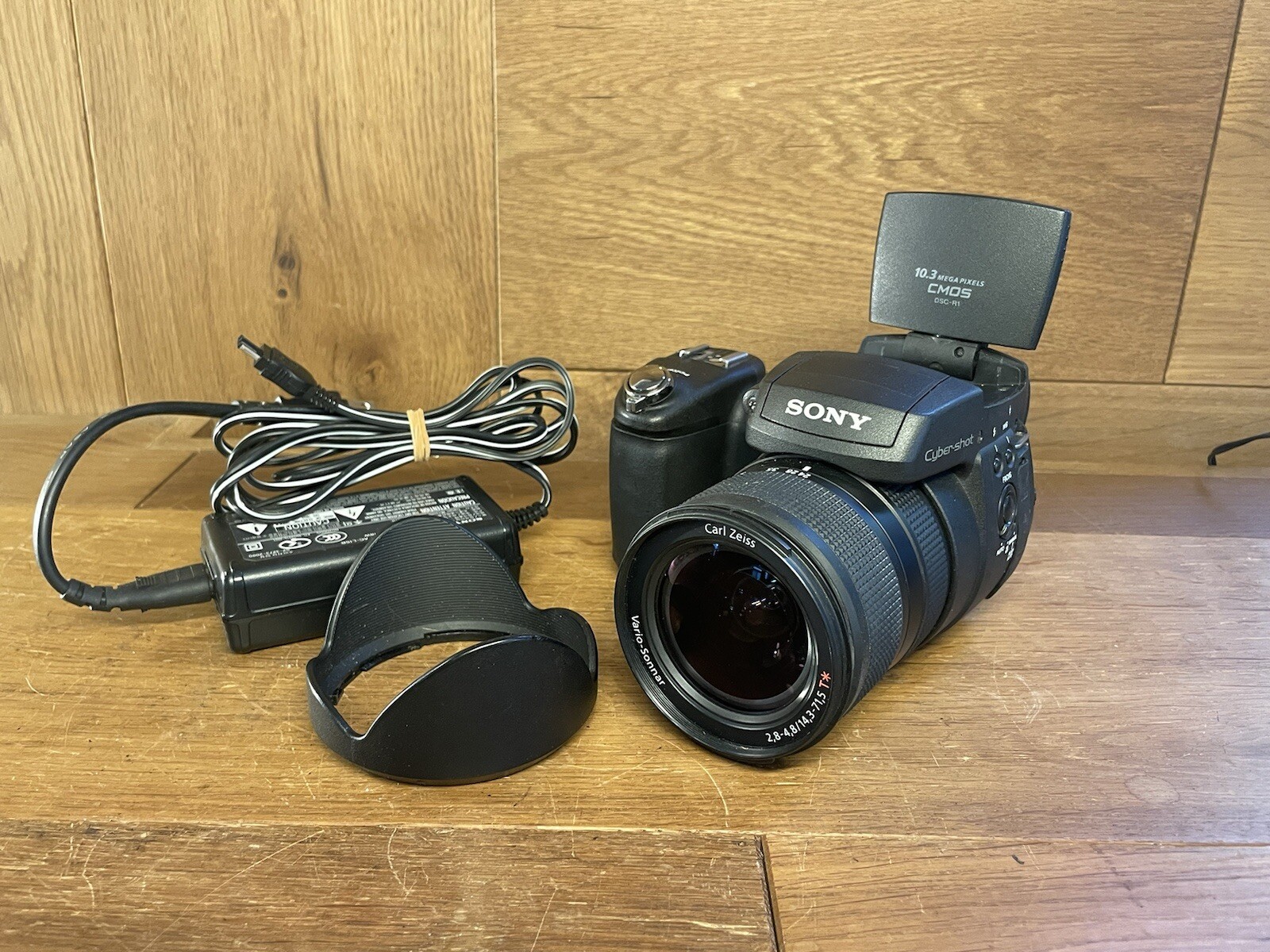 *Almost Mint* Sony Cyber-shot DSC-R1 10.3MP Digital Camera Zeiss Vario Sonnar T*