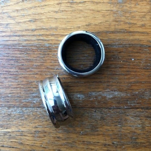 2 Silvertone Napkin rings - Picture 2 of 3
