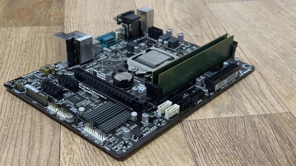 COMBO GIGABYTE GA-H81M-D2V Motherboard With i5-4th Gen CPU/ 8GB/ 128GB SSD - Image 4 of 4