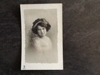 CP CADRE PORTRAIT FEMME PERLES SUR CHEVEUX RPH - 38372