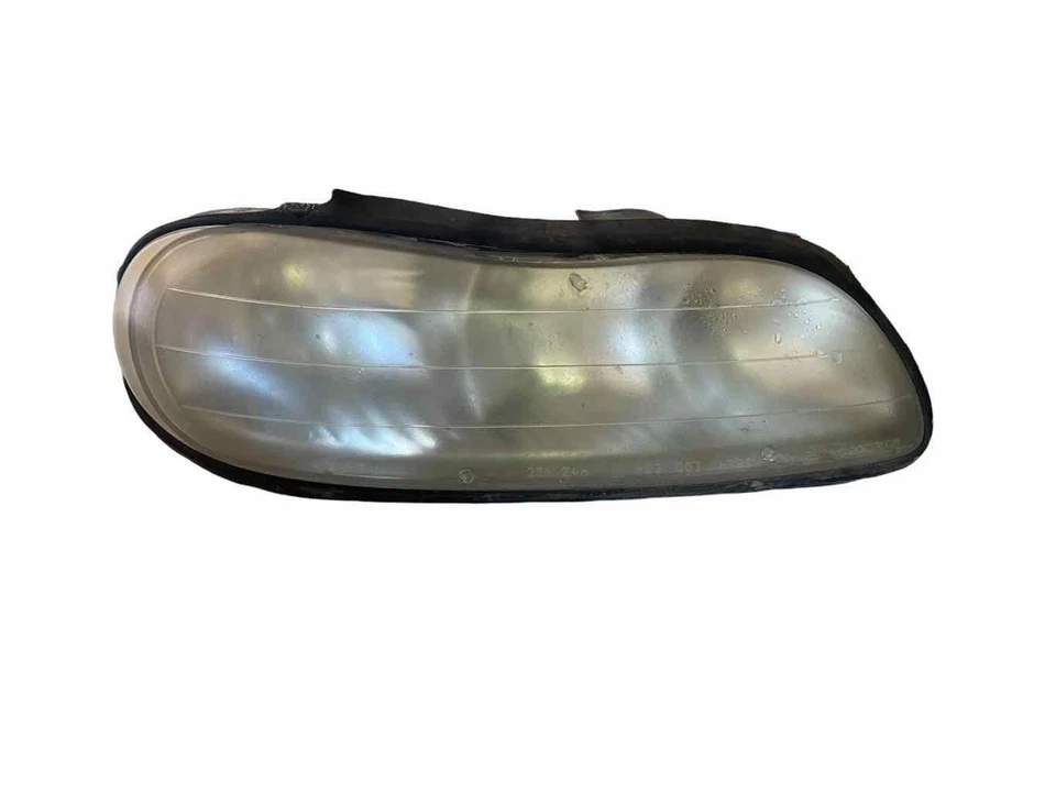 97 98 99 00 01 02 03 04 05 Faro delantero derecho pasajero Chevy Malibu Foto 2 de 4
