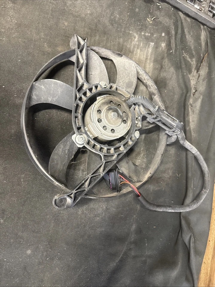 2002 Audi Tt Quattro 1.8l Turbocharged Cooling Fan - Image 4 of 4