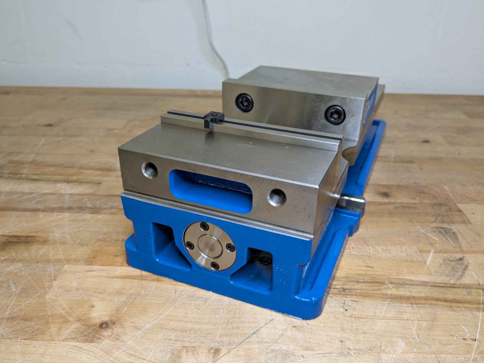 Kurt AngLock Precision Machine Vise 6" Jaw Width 9" Opening Capacity DX6