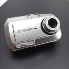 Olympus CAMEDIA D-590 Zoom 4.0 MP Digital Camera W/Battery NO CHARGER For Parts