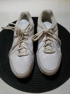 nike view iii women's white