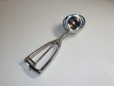 Vollrath 47150 S/S 4 Oz.  #8 Squeeze Disher Scoop