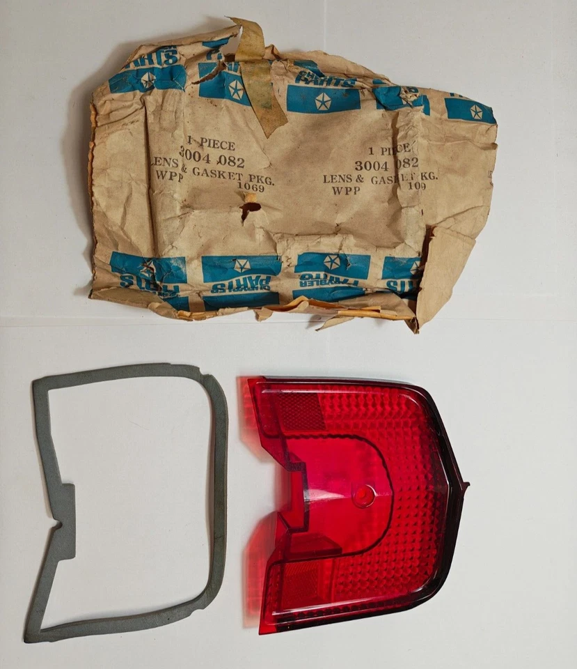 Plymouth Belvedere Wagon 1968 luz trasera derecha lámpara lente 3004082 nuevo en stock Foto 3 de 4