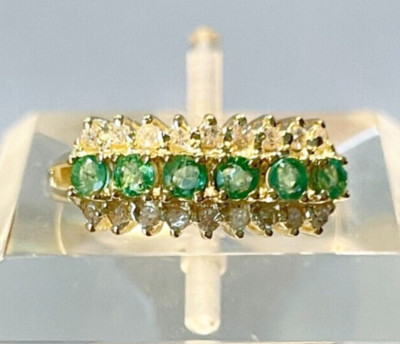 Runder Brillant Smaragd und Diamant 14 Karat Gelbgold Ringgröße 6,25