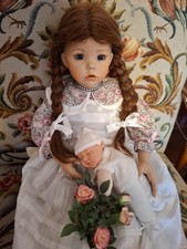 Handgemachte Porzellanpuppe „Hilary“ und Babypuppe von Anne Geddes