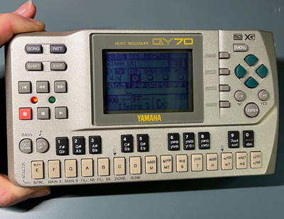 YAMAHA QY70 Sequencer Rhythm Machine Portable Music Workstation as is Japan Used