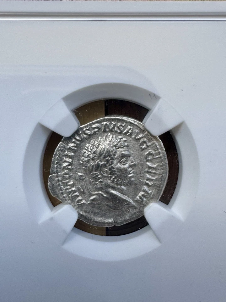 Imperio Romano Caracalla AD 198-217 AR Denario Colección SPQR - NGC XF Calificado  Foto 3 de 4