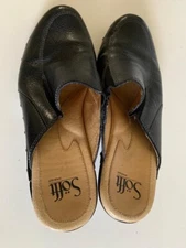 Sofft Womens 8M Clog Shoe Black Leather Studded Block Heel Slip On 