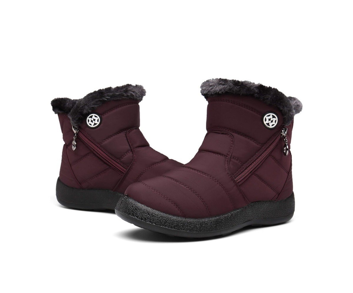 Hsyooes boots size comparison showing proper fit with winter socks for accurate sizing reference