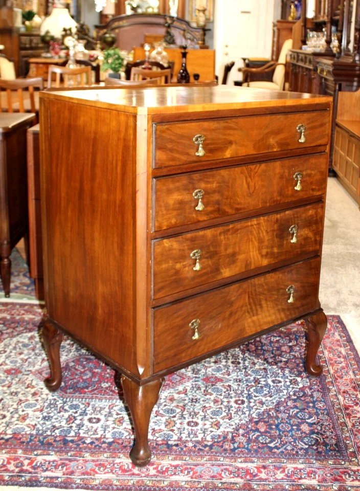 English Antique Burl Walnut Queen Anne Chest of Drawers Vintage 4-Drawer Dresser - Image 4 of 4