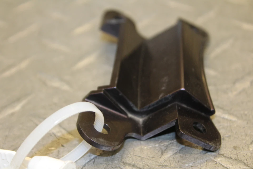 2004 SUZUKI HAYABUSA GSX1300R ЦЕНТРАЛЬНЫЙ ЗАДНИЙ ХВОСТОВОЙ ОБТЕКАТЕЛЬ  - Изображение 3 из 4