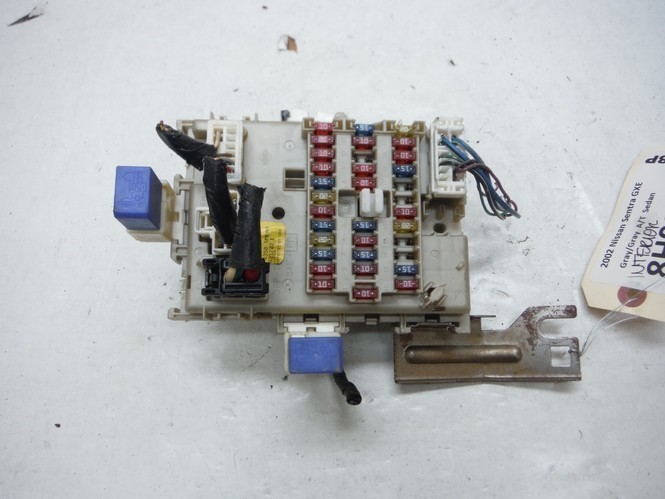 あい 9/9まで出品】NEXZ シリアル 2002 NISSAN SENTRA GXE A/T FUSE BOX