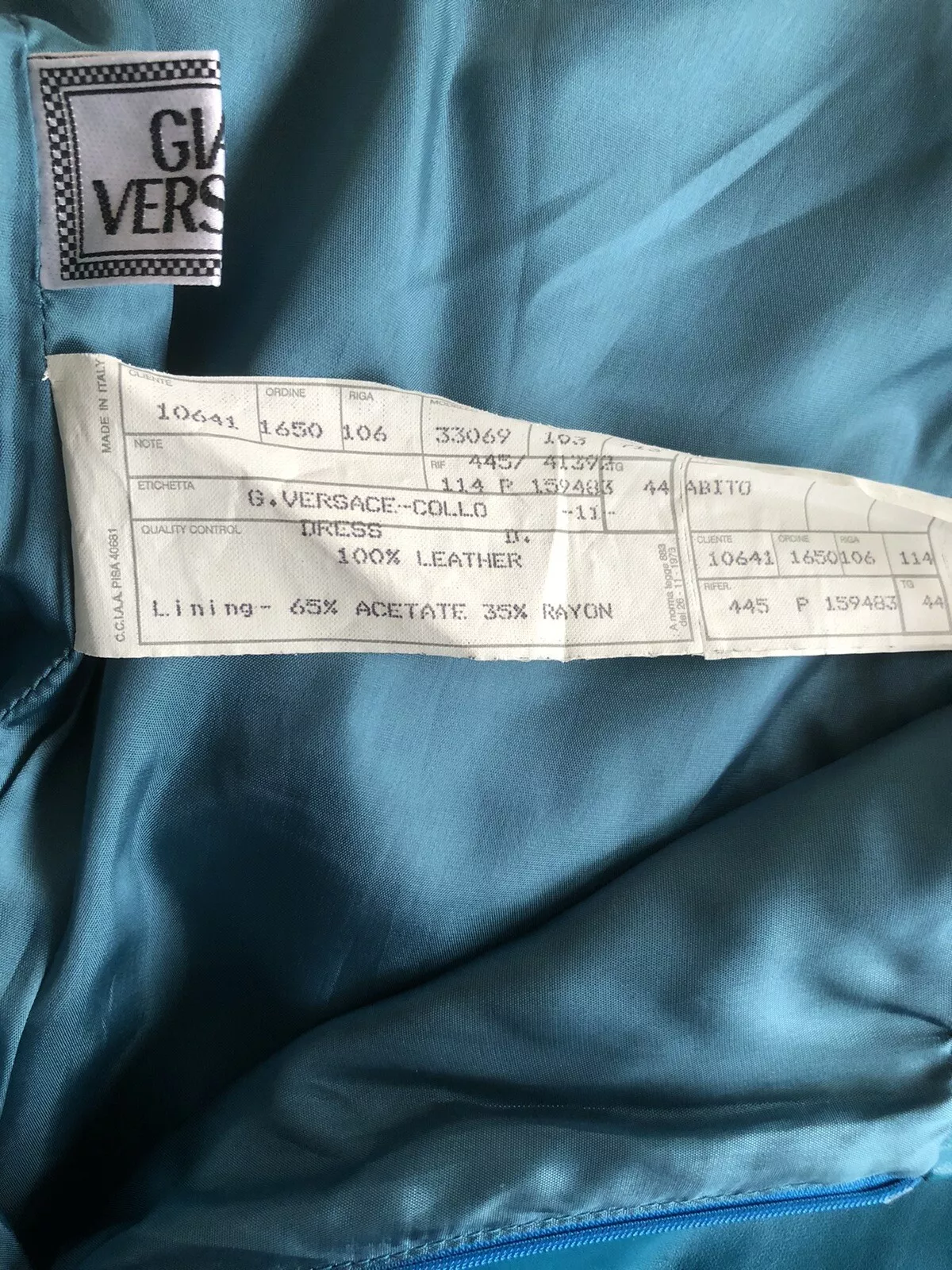 Abito vintage Gianni Versace anni '90 in pelle con cintura posteriore aperta