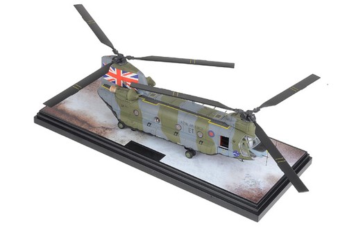 821003A Forces of Valor Chinook HC.Mk 1 1/72 Model ZA711 RAF No.7 Sqn - Picture 2 of 2