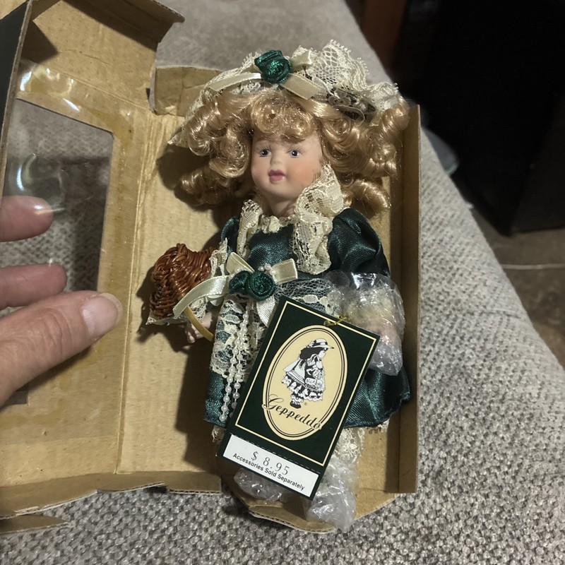 Geppeddo Porcelain Doll 6.5 Inches Blonde Hair Green Dress New In Box