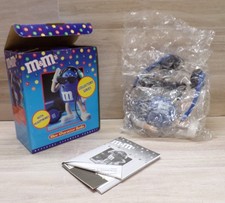 VINTAGE NEW SEALED 1990S BLUE M M AM FM RADIO WITH HEADPHONES UNTESTED