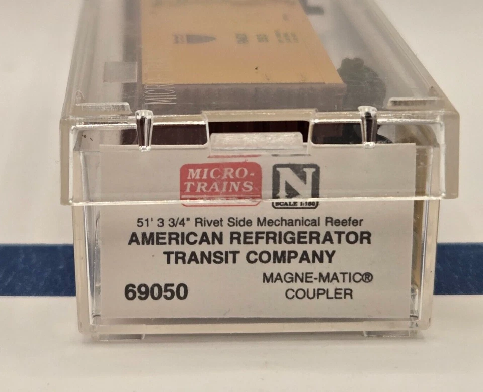 Micro TrainsN Scale 51' Mechanical Reefer American Refrigerator RMDX # 353 69050 - Image 3 of 4