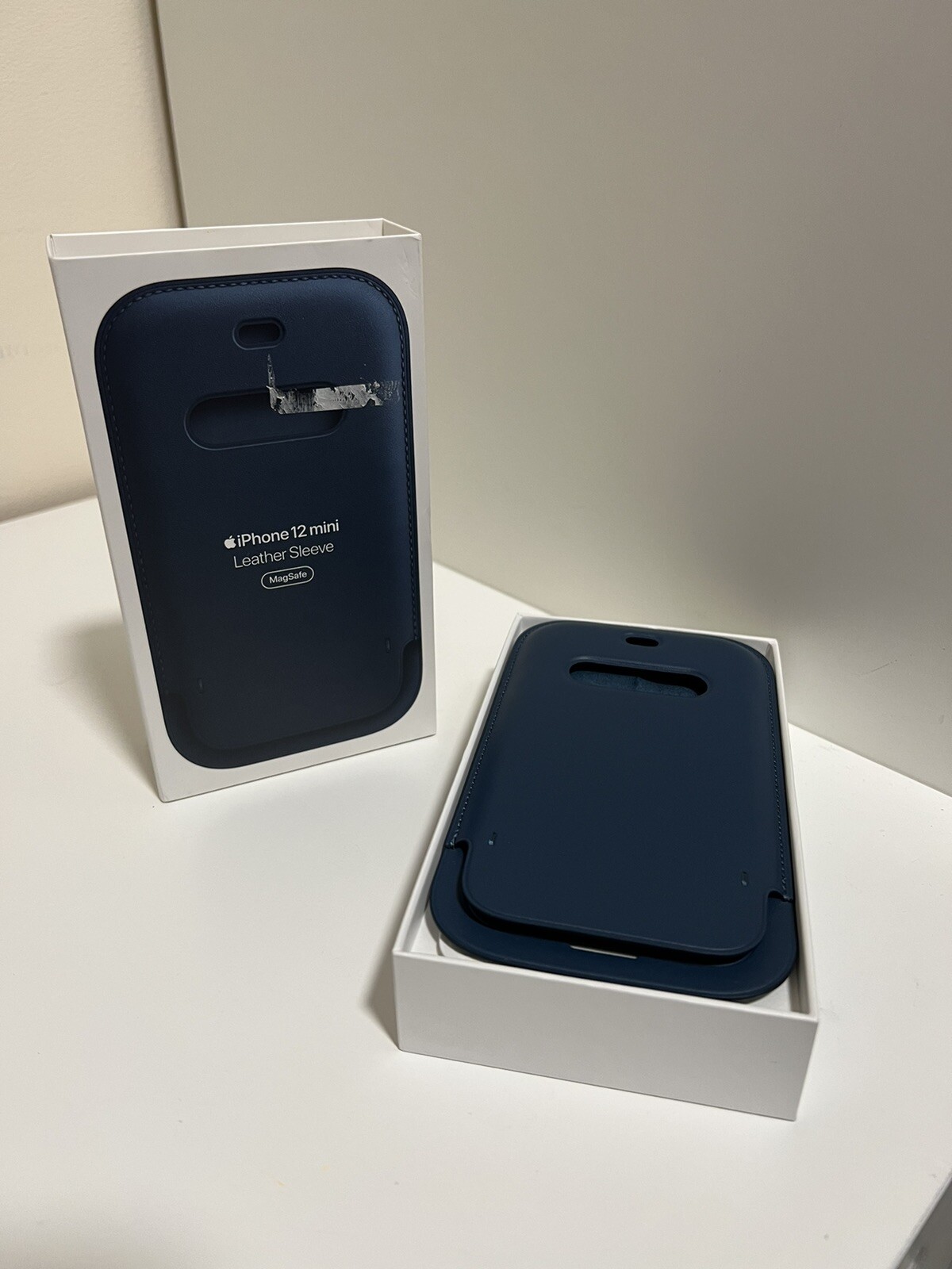 Apple Leather Sleeve Case with MagSafe for Apple iPhone 12 mini - Baltic Blue