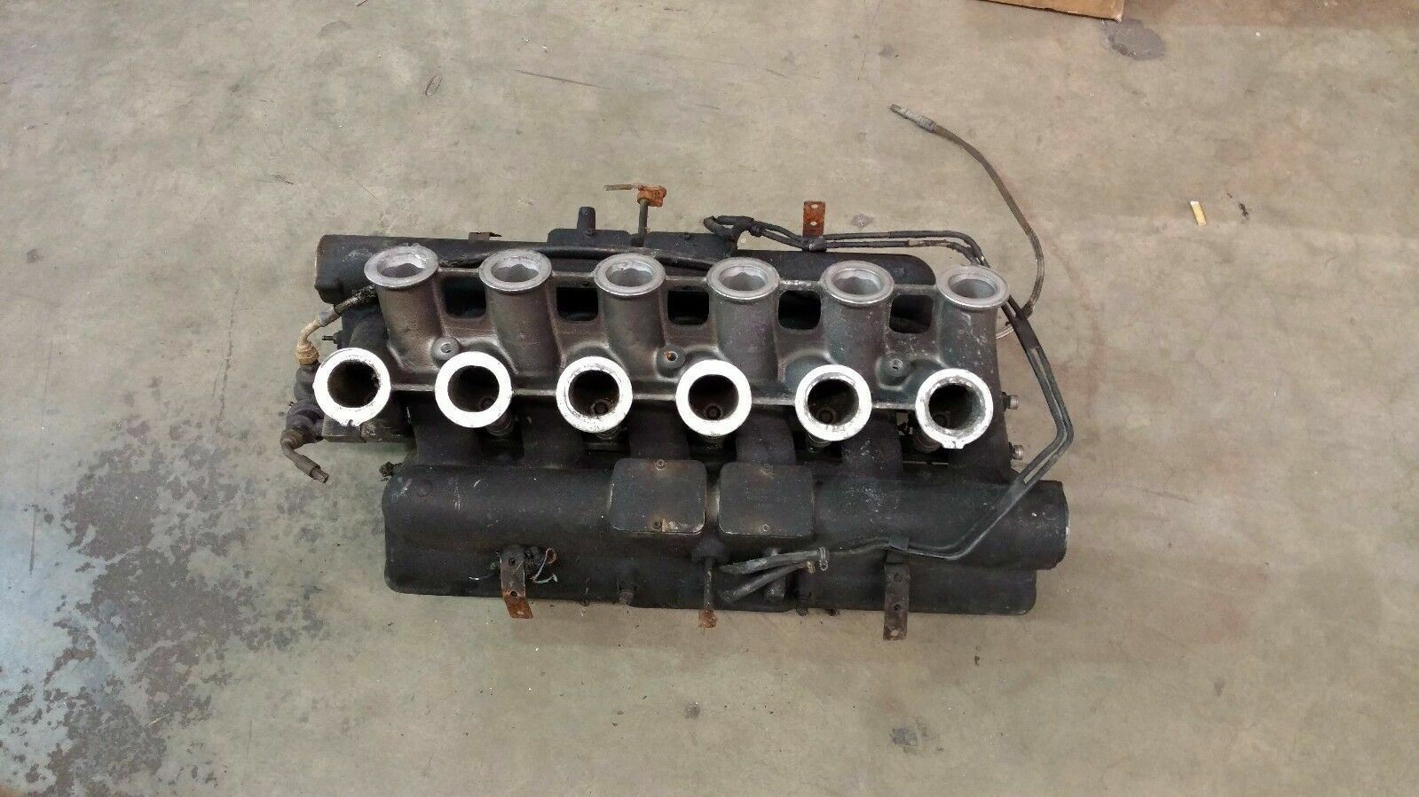 LAMBORGHINI MURCIELAGO LOWER INTAKE MANIFOLD OEM 490147001