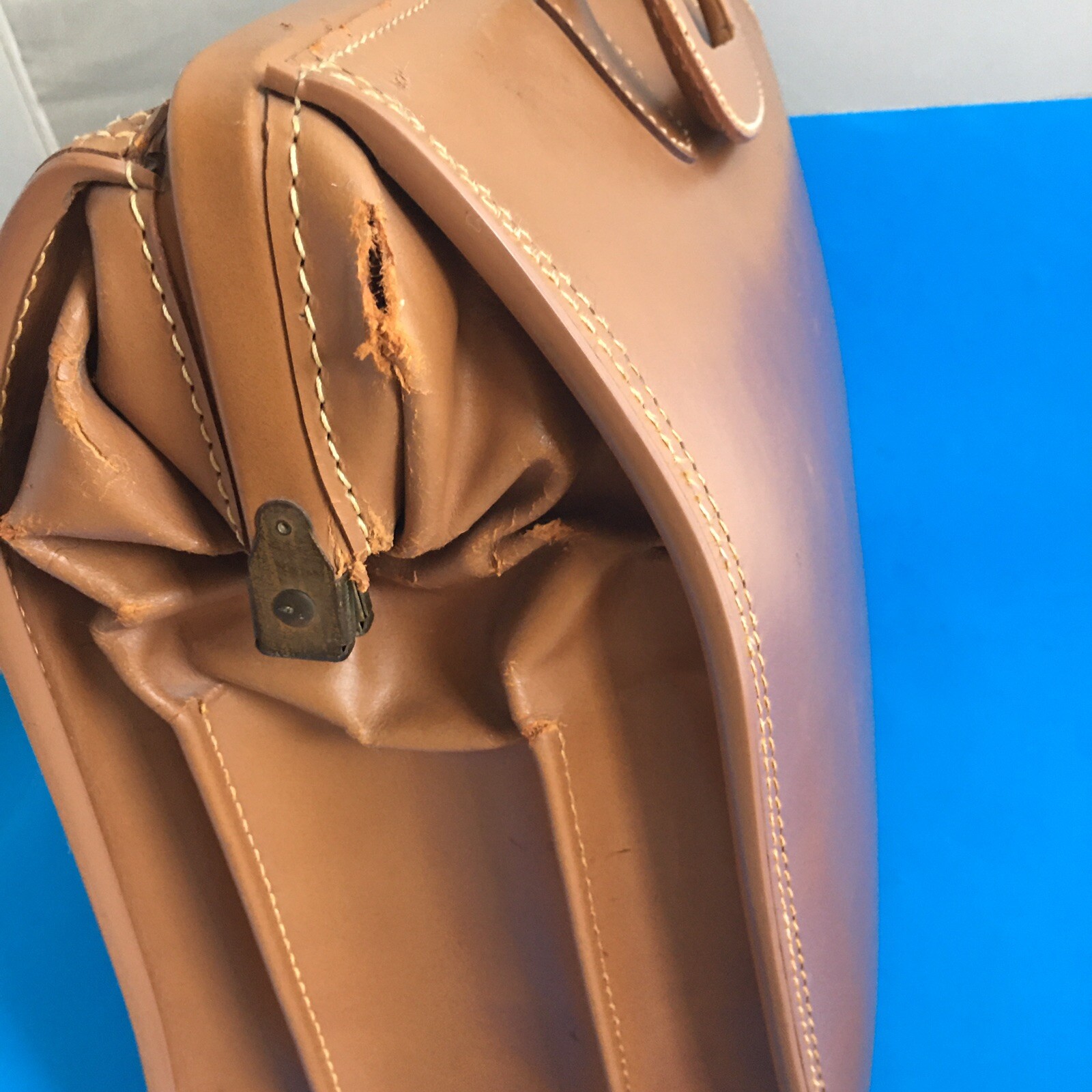 KNICKERBOCKER, CHICAGO Vintage Top Grain Leather Doctor Bag Case 20”x14”x8” USA