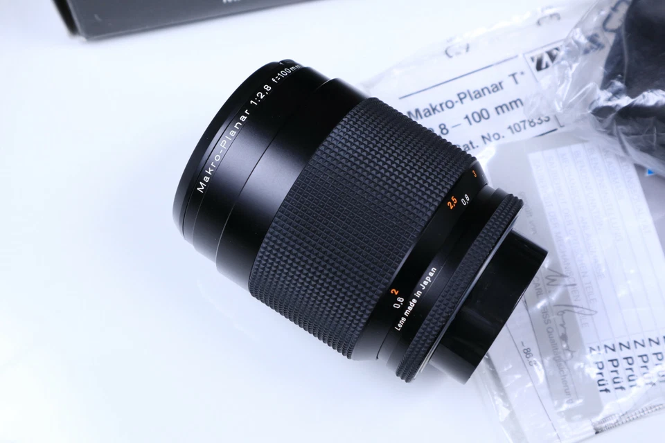 Contax Zeiss Planar 100 mm F/2.8 Lens LN in box with Manual and others  - Image 3 of 4