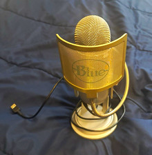 Blue Yeti USB Computer Microphone, Silver, Freestanding Adjustable Stand