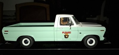 GREENLIGHT - FORD F-100 1975 Forest OREST SERVICE GREEN - 1/18 - GREEN13636