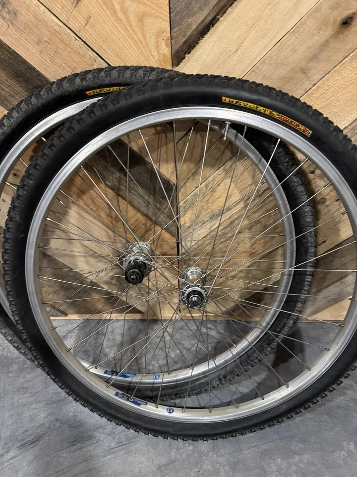 Bontrager BCX Blue Wheels mit XT M738 Naben - Revolt Super X Reifen