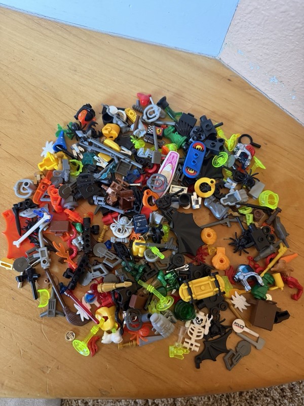 Lego Minifigure Accessories Lot Minifigs Parts Pieces 90s 2000s Rare Pieces