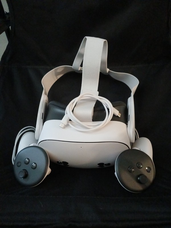 Meta Quest 3S Standalone VR Headset White w/ Controllers USB-C Cable 128GB