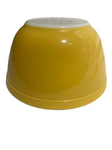 Vintage PYREX Yellow 402 1 1/2 Quart Ovenware Nesting Mixing Bowl Made in USA