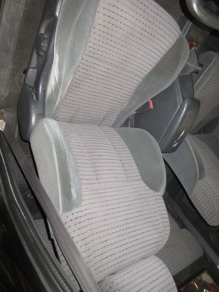 Used Front Right Door Assembly Front fits: 1996 Toyota Tacoma electric windows F - Imagem 2 de 4