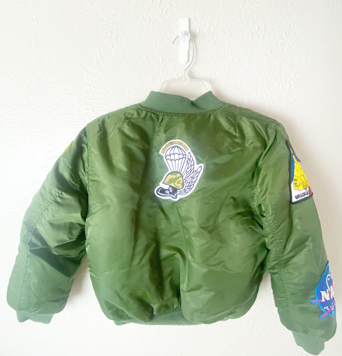 Alpha Industries Boys Small 8-MA-1 Bomber Jacket W/ Patches Alpha Industries Boys Small 8-MA-1 Bomber Jacket W/ Patches