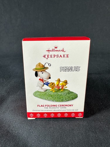 Hallmark Keepsake 2017 Snoopy Peanuts Scout Flag Folding Ceremony
