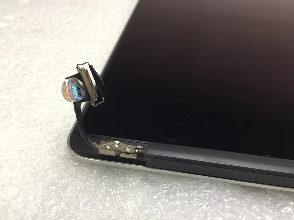 MacBook Pro A1398 15" 2015 Retina LCD Assembly SILVER 661-02532 GRADE C - Image 4 of 4