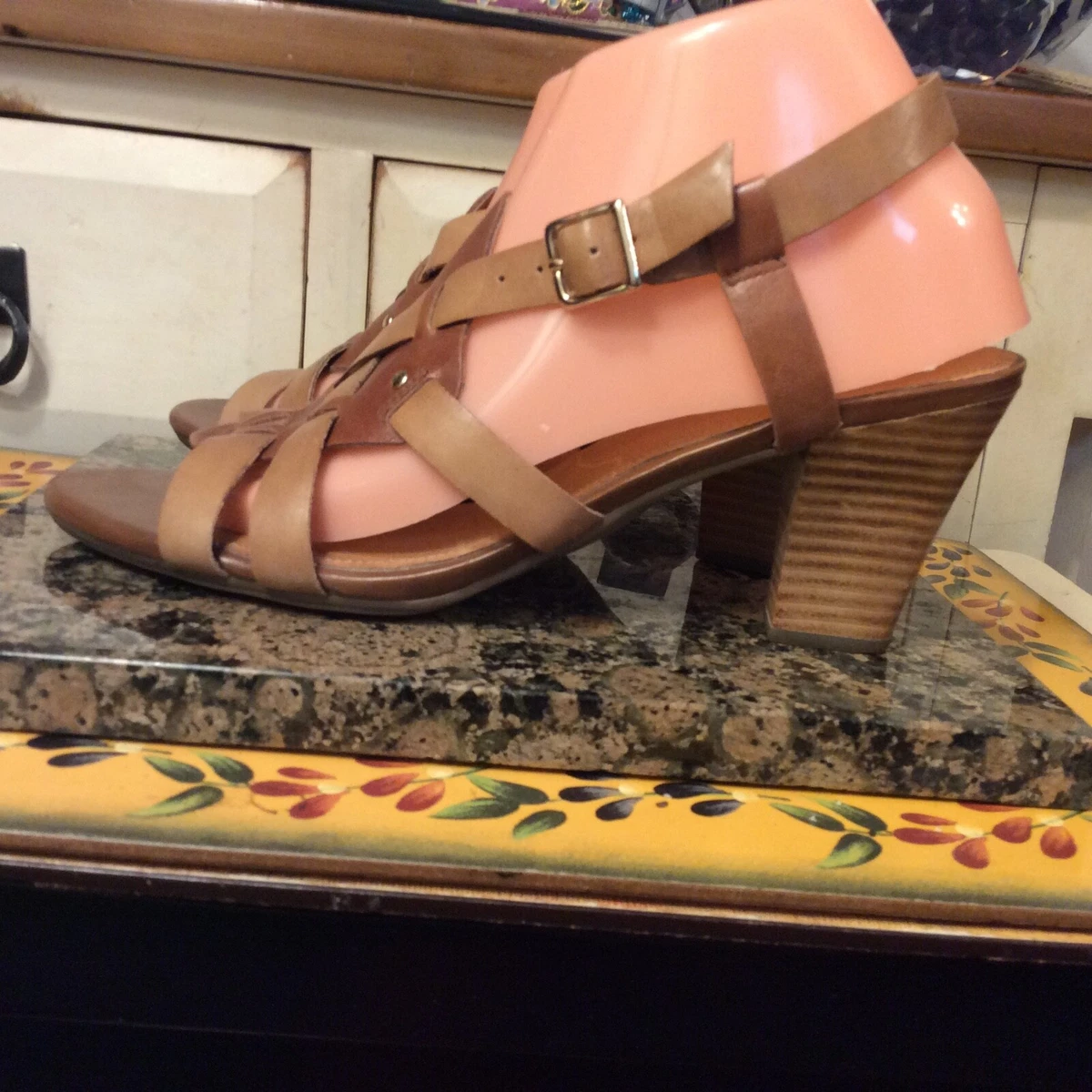 Clarks shoes artisan sandal 2025