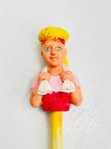 Vintage anni 80 donna bionda con vestito da allenamento rosa piante fertilizzante cibo a spillo - Foto 3 di 6