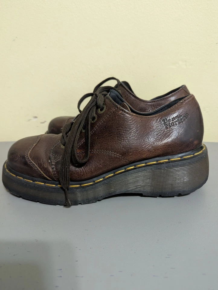 Botas con cordones Dr Martens Saxon 8551, talla 7 EE. UU., talla 6 del Reino Unido. Hecho en Inglaterra. Foto 3 de 4