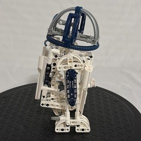LEGO Star Wars R2-D2 (8009) Complete W/parts And Instructions.