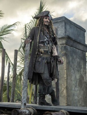 Pirates of the Caribbean Dead Men Tell No Tales Johnny Depp Jack Sparrow -CL1360