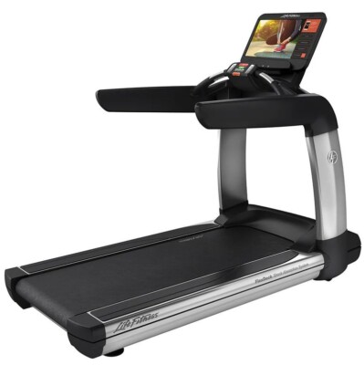 Life Fitness 95T Treadmill Discover SE3 HD 21.5'' Console -